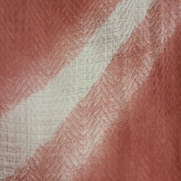 VINCE CAMUTO Lightweight Desert Rose Pashmina Scarf with Fringe - Picture 3 of 8